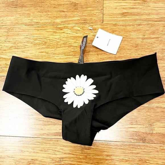 Urban Outfitters Other - NWT Urban Outfitters black underwear with white daisy. Size Women's Small